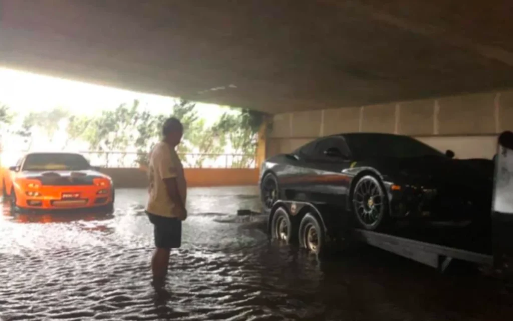 Proving that not all heroes wear capes, a Mississippi car enthusiast stepped in to rescue a stranger’s Mazda RX-7 from floodwater with a very smart move