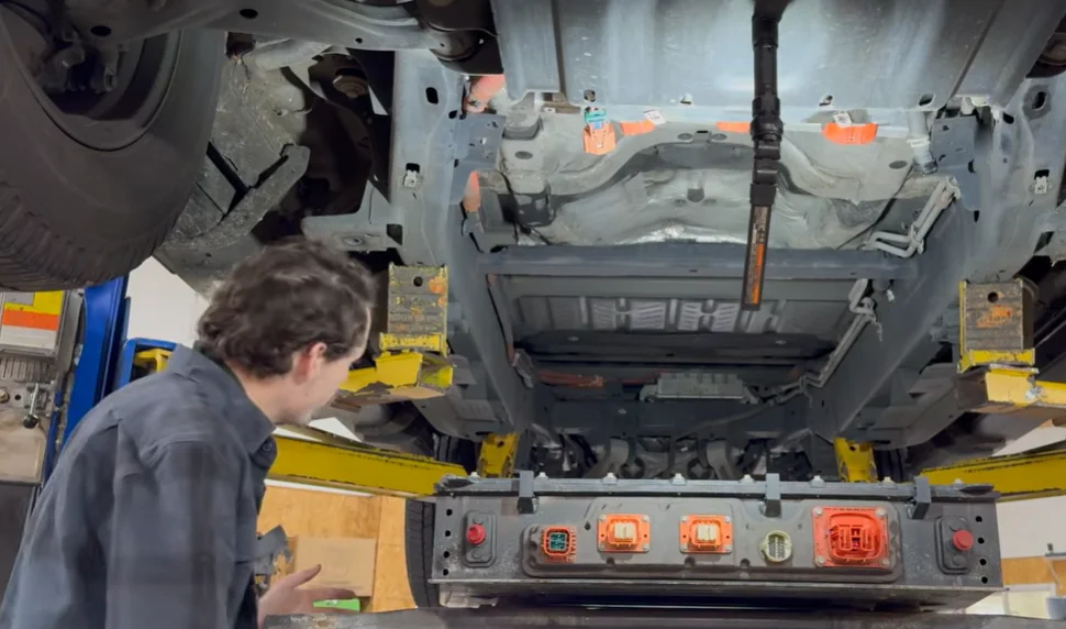 Colorado man swaps out Ford F-150 Lightning's battery pack and people are saying it highlights an unfortunate reality