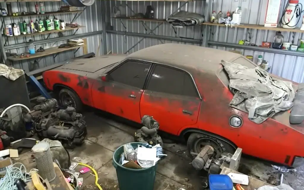 Ford Falcon XA GT was found in landlocked shed and had to be rescued in 'mission impossible'