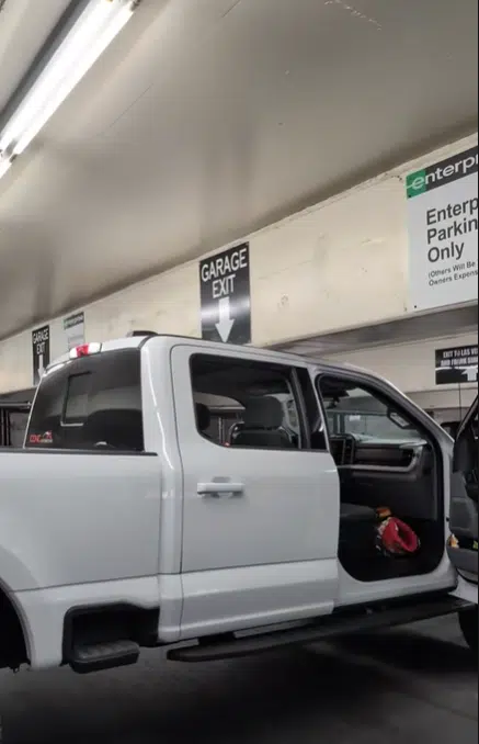 Las Vegas hotel guests awkwardly get Ford F-150 stuck in parking garage with 6' 10'' clearance