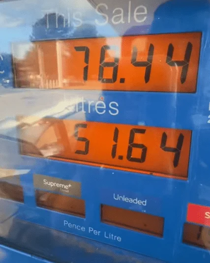 Man takes McLaren Senna to gas station to show how much it costs to fill up and it's not for the faint of wallet