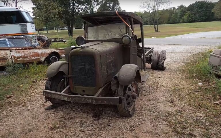1929 GMC Truck rescued from the woods after 80+ years, astonishing people with its engine