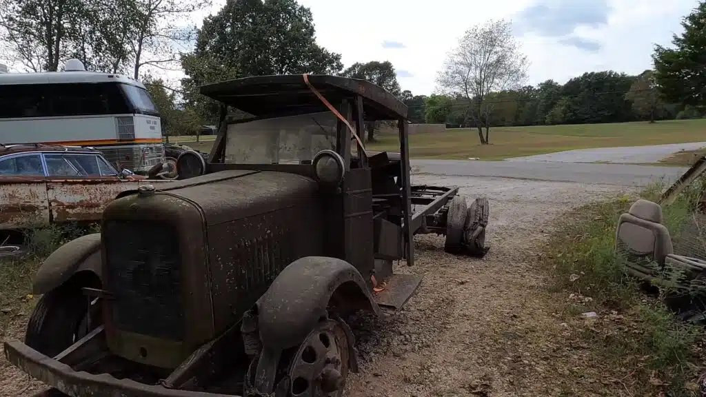 1929 GMC Truck rescued from the woods after 80+ years, astonishing people with its engine