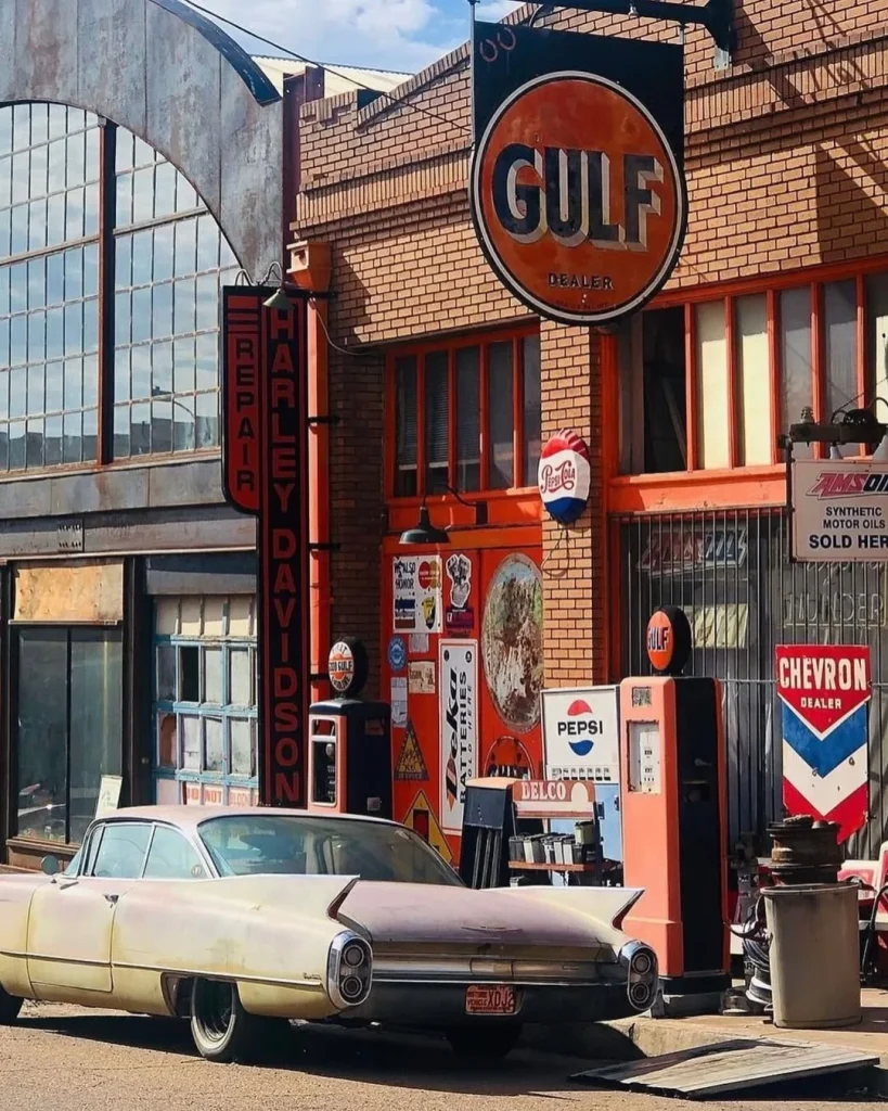 Small abandoned Arizona town feels like a 1950s time capsule and its cars prove it 