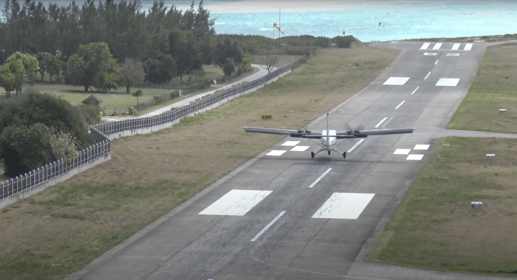 Landing at Gustaf III Airport