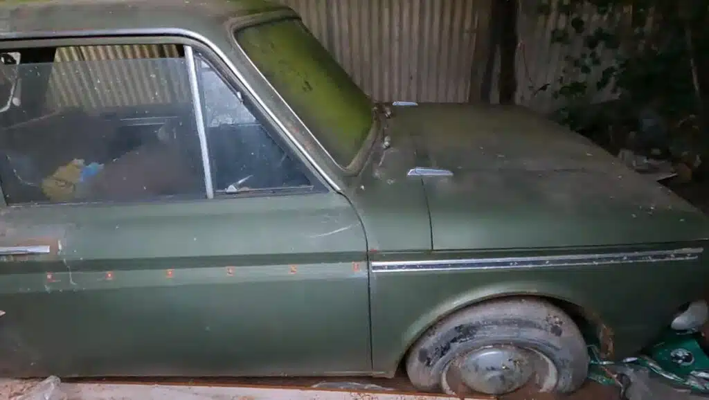 Abandoned farm in the middle of the UK found to be hiding loads of classic cars including Hillman Imp parked there for decades