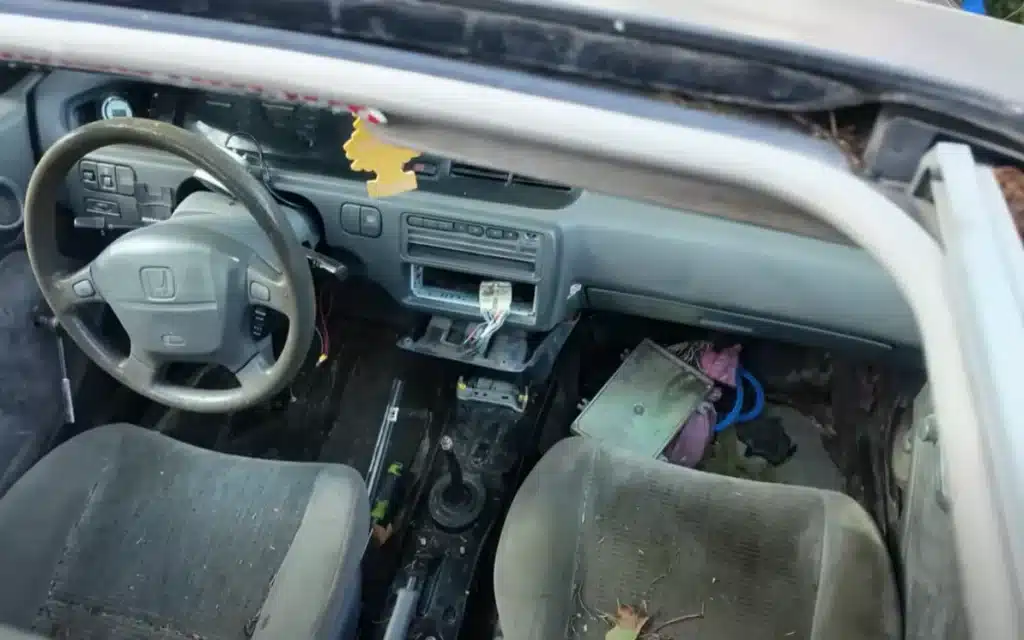Canadian YouTuber buys a $500 abandoned turbo Honda Civic and brings it back to life with grit, DIY fixes, and a little Honda magic