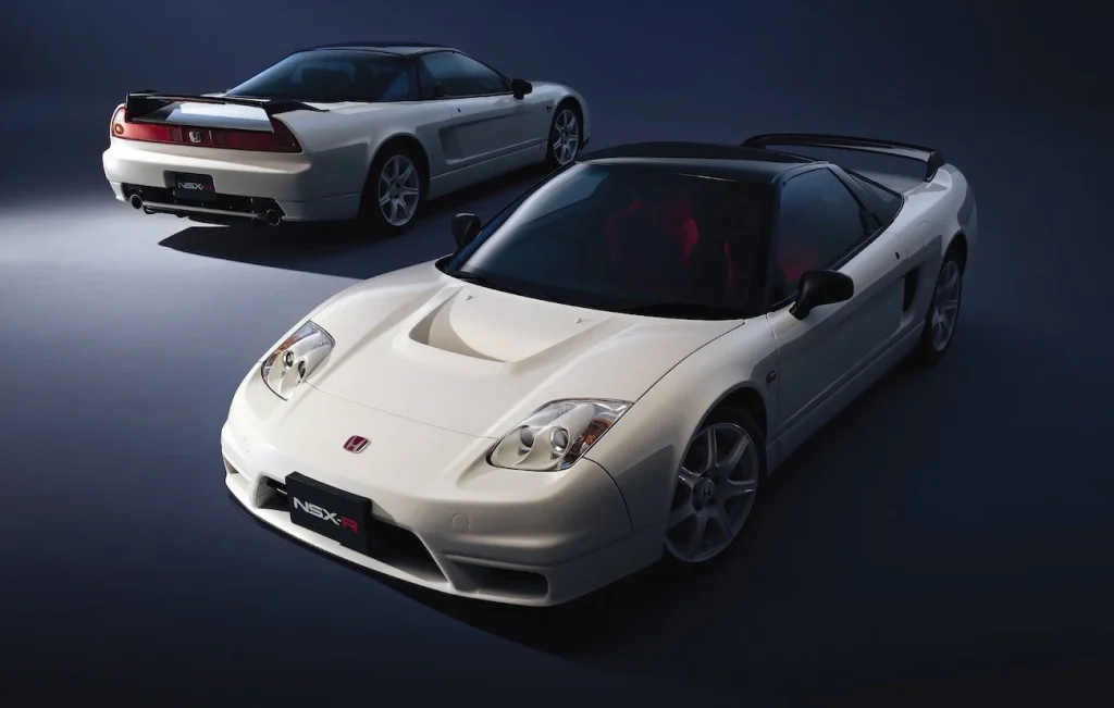 People stunned after discovering Honda NSX-R Gen 1 supercar sitting abandoned in a random Tokyo building