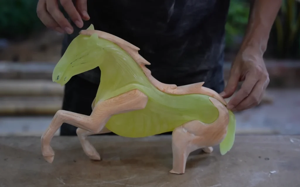 A wooden motorcycle might sound like something out of a fantasy workshop, but one creator turned the idea into a DIY build that actually runs.