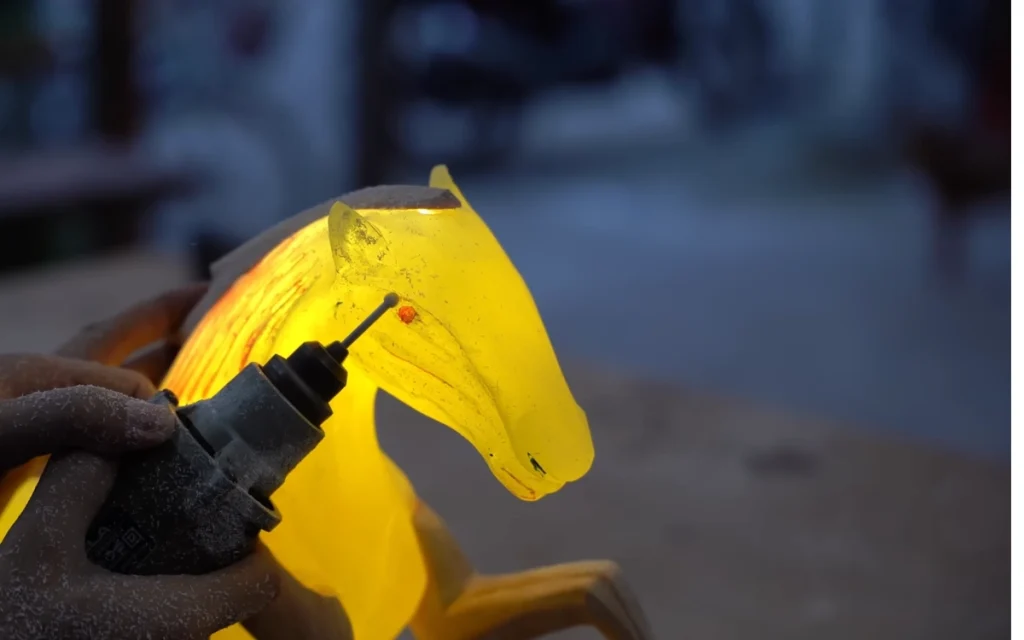 A wooden motorcycle might sound like something out of a fantasy workshop, but one creator turned the idea into a DIY build that actually runs.