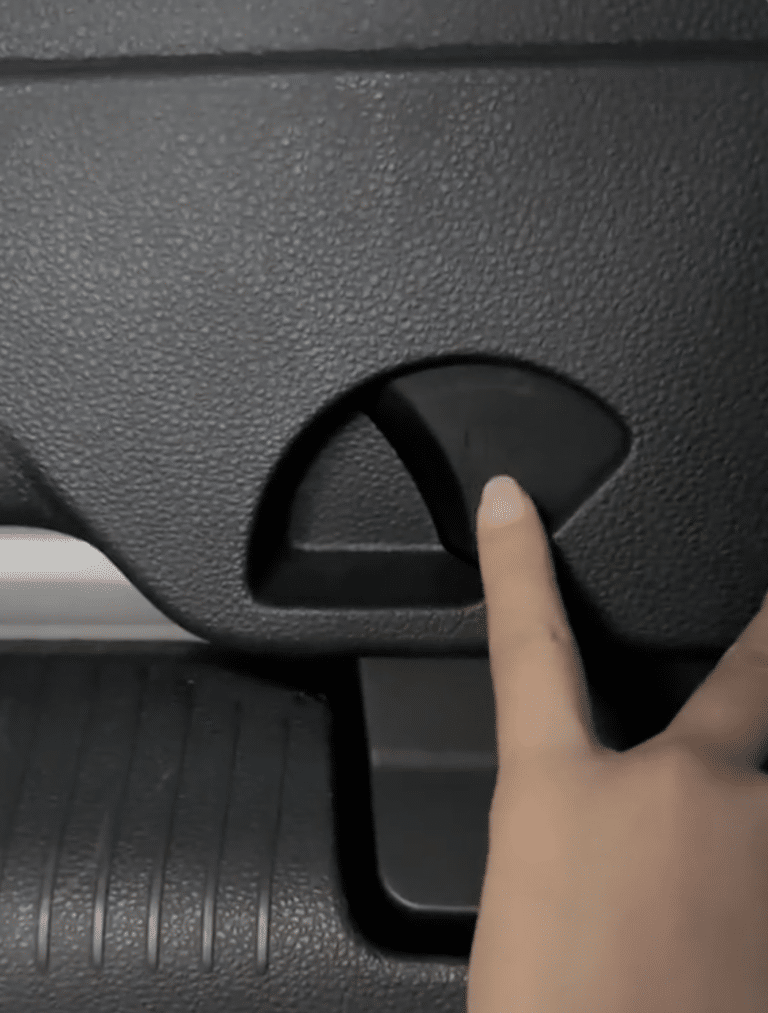 Woman shares tips on how to escape from a car underwater