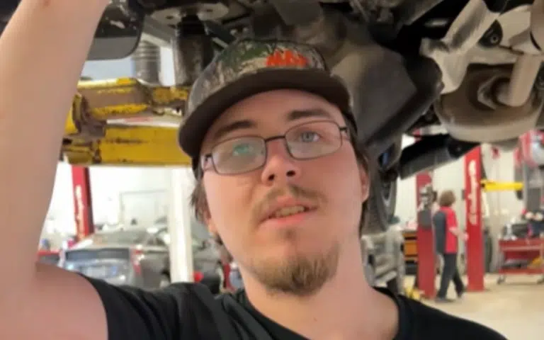 A Toyota mechanic has shared what he thinks is a major advantage hybrid cars have over gas-powered vehicles