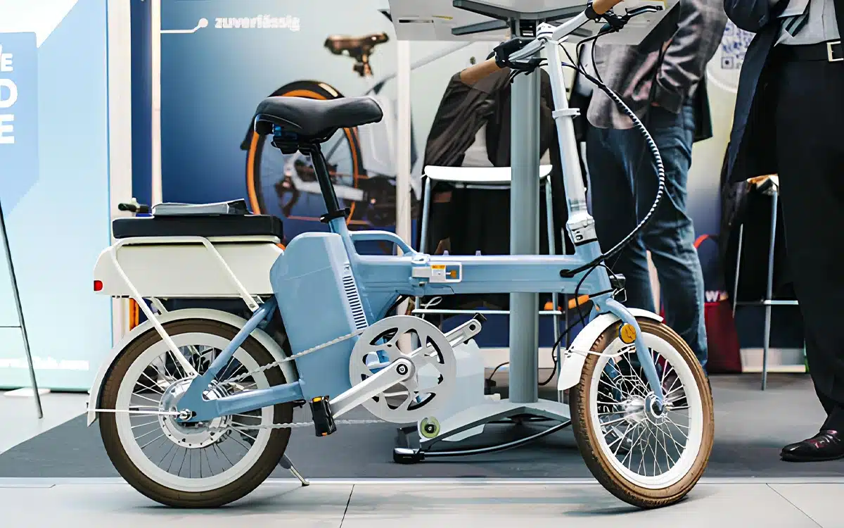 Bizarre ebike runs on hydrogen and takes 3 seconds to refill