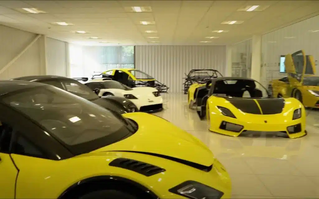 hypercar garage