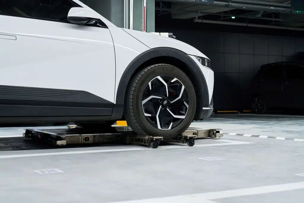 These tiny parking robots just out-parked everyone in the Hyundai office garage