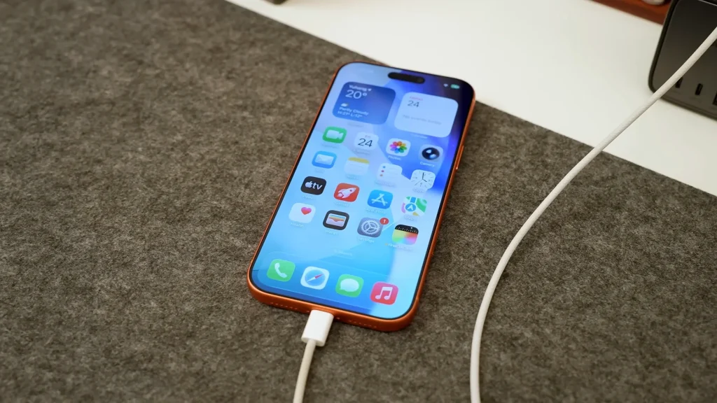 Man does two year test on 40 phones to see if fast charging is really killing your battery