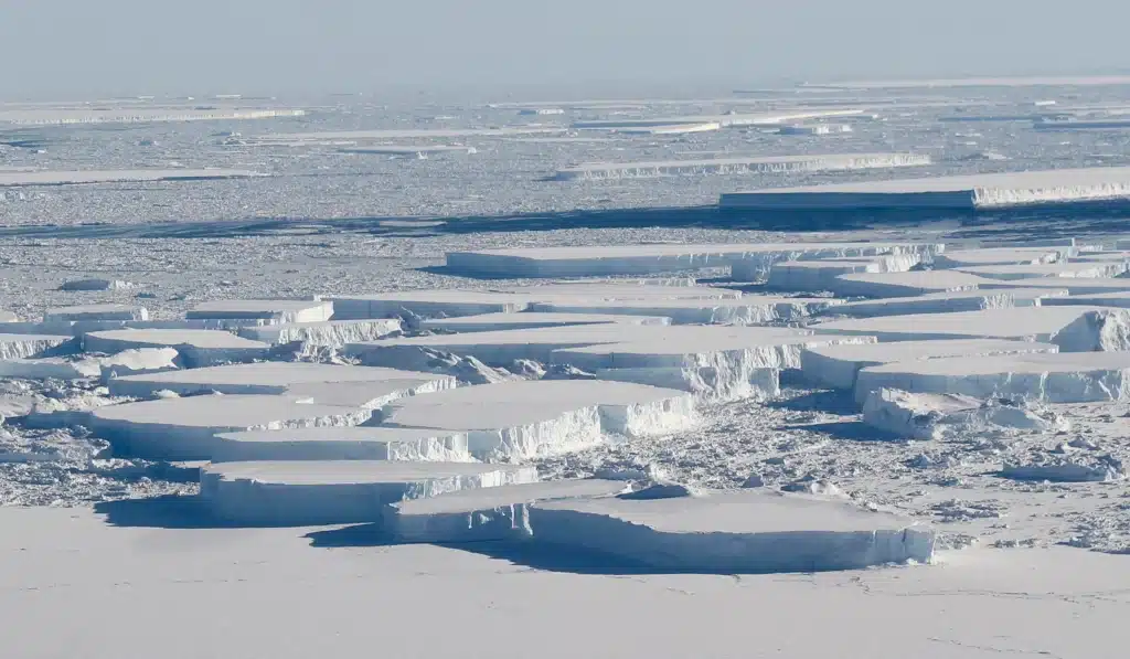 nasa perfectly rectangular iceberg