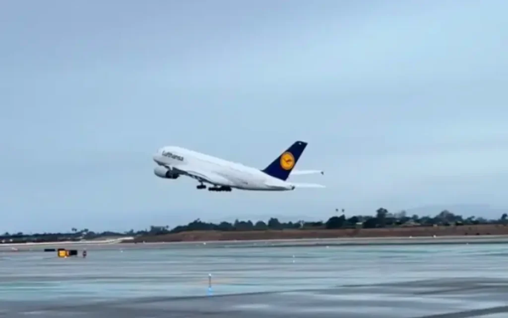People watching were terrified as retiring Airbus A380 pilot from Lufthansa performed controversial stunt in airliner with passengers onboard
