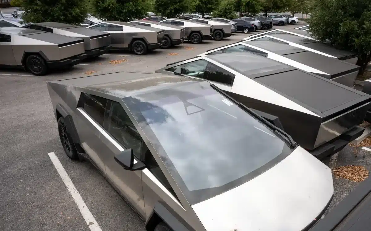 Tesla quietly adds major offer to try and get more people to buy a Cybertruck