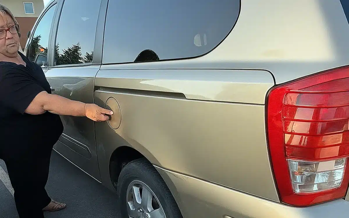 Ohio woman in shock after arriving at Kia dealership three years after selling her Hyundai Entourage Limited for $100