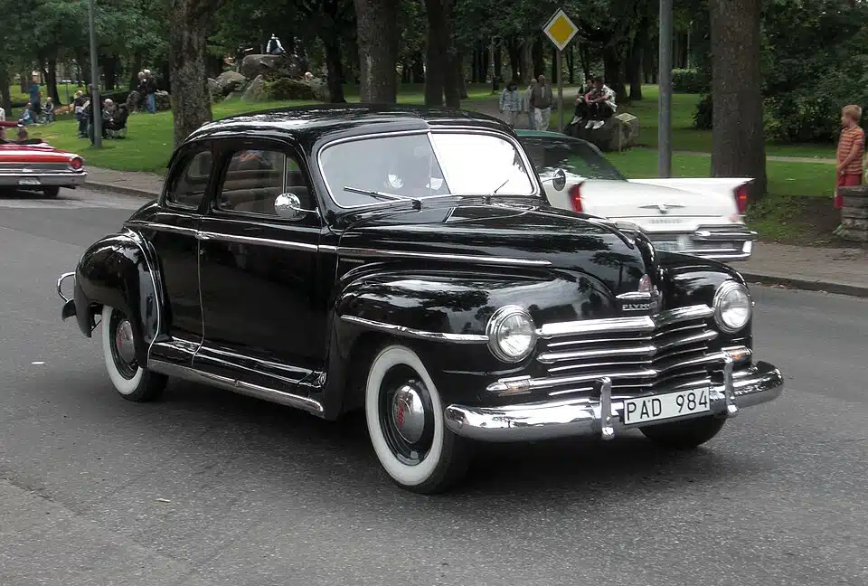 The Plymouth De Luxe sold over 300,000 units in 1947.