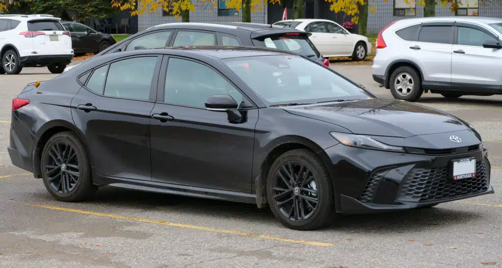 File:2025 Toyota Camry Hybrid SE Upgrade AWD in Midnight Black Metallic, front right, 2024-11-06.jpg - Wikimedia Commons