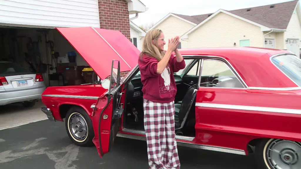 Woman pays emotional tribute after winning a 1964 Chevy Impala from her late mom's favorite pizza place