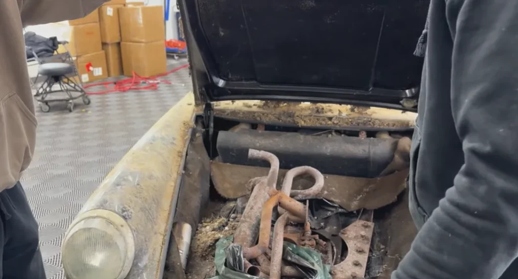 Dust-cake 1969 Porsche in Ohio barn looks remarkably clean until they open the frunk and look inside