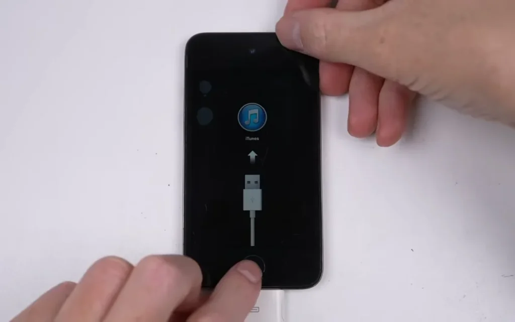 A tech enthusiast managed to do something that ‘shouldn’t be possible’ after taking an old Apple iPod and running it with a more updated iOS