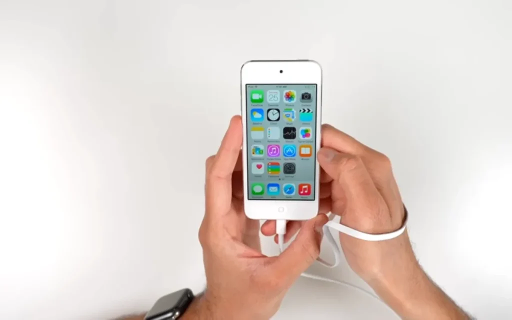 A tech-lover was able to get his hands on a super-rare sealed Apple iPod Touch and get it up and running to see what it was like