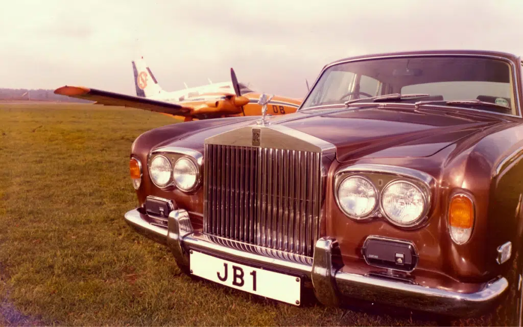 A JB 1 license plate with a special historical connection recently sold for an eye-popping amount after attracting a bid of $472,000 and climbing
