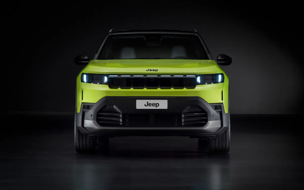 Jeep has removed nearly all of the physical buttons in the new Compass