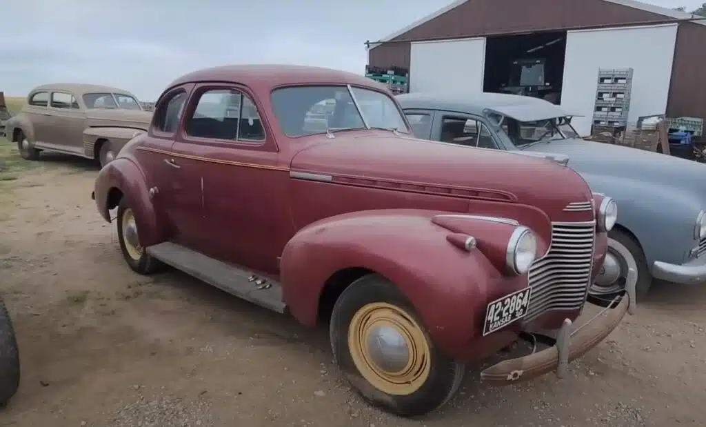 A man visited an old American farm that was packed with vintage and pre-war vehicles, including a 1925 Ford Model T truck and some super rare Jeep models