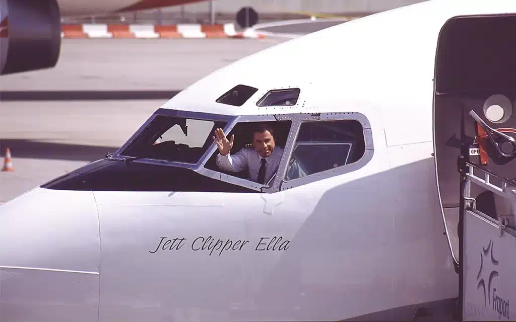 john travolta qantas boeing 707