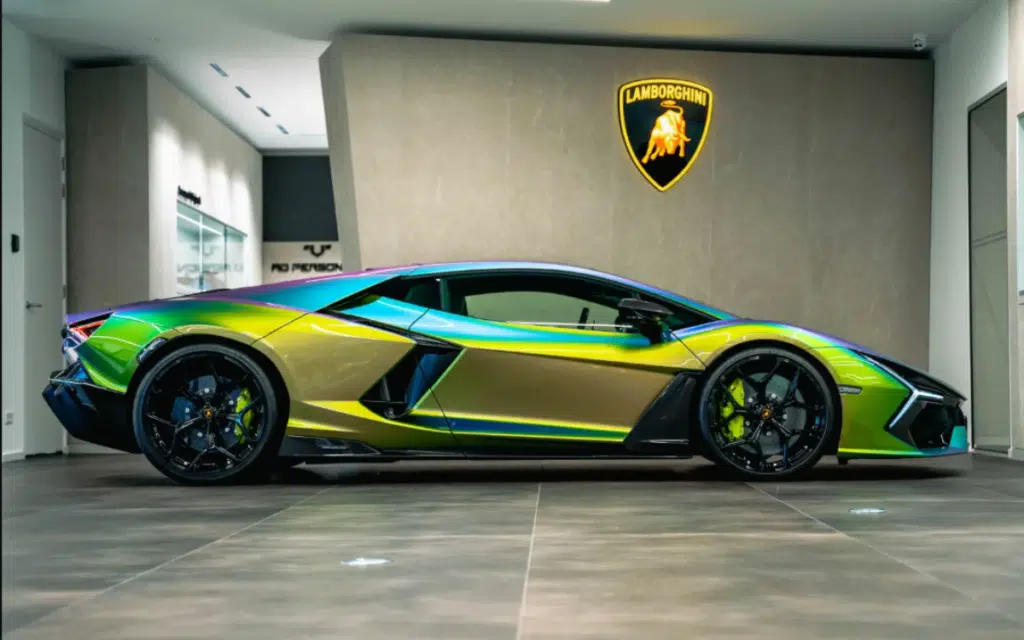 Lamborghini Revuelto newest color is so wild it's mind bending to look at
