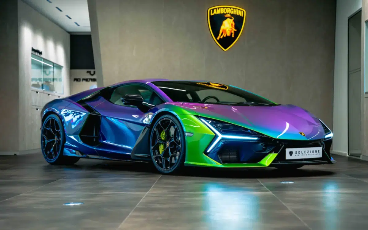 Lamborghini’s newest color is so wild it’s mind-bending to look at