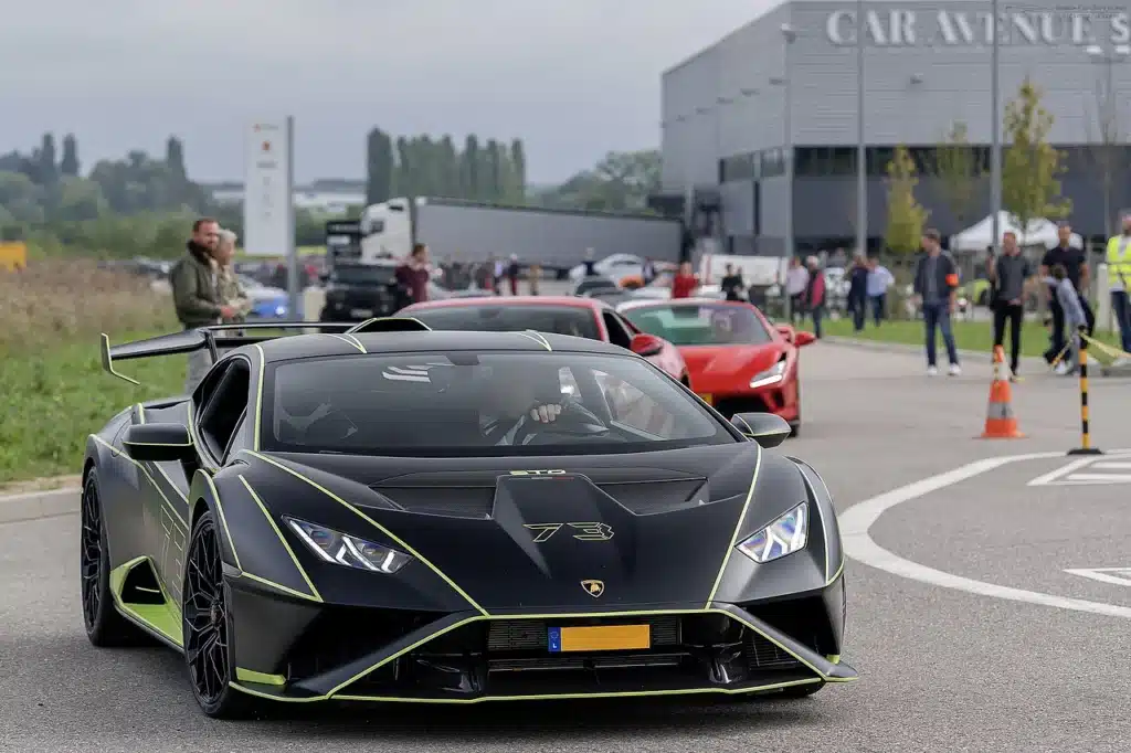 lamborghini huracan sto driver fined in Australia for supercar license