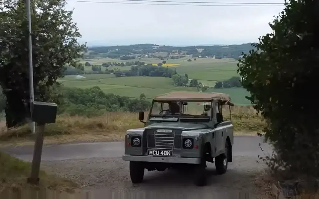 1970s Land Rover stopped working and these guys try and fix it with zero mechanical experience