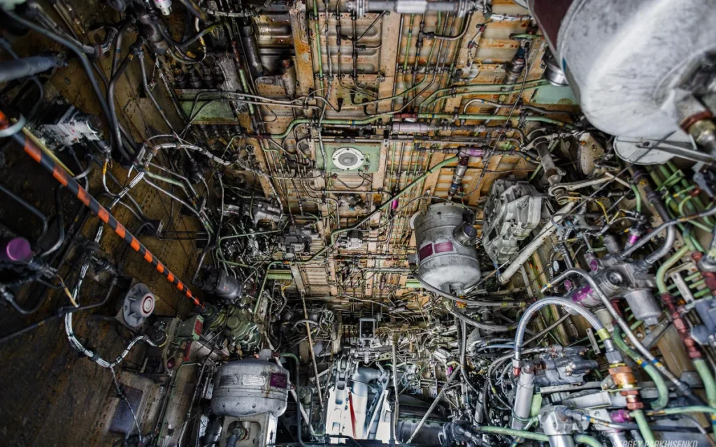 A Reddit photo of a Boeing 737 landing gear bay reveals the mesmerizing chaos and hidden beauty of modern aircraft engineering