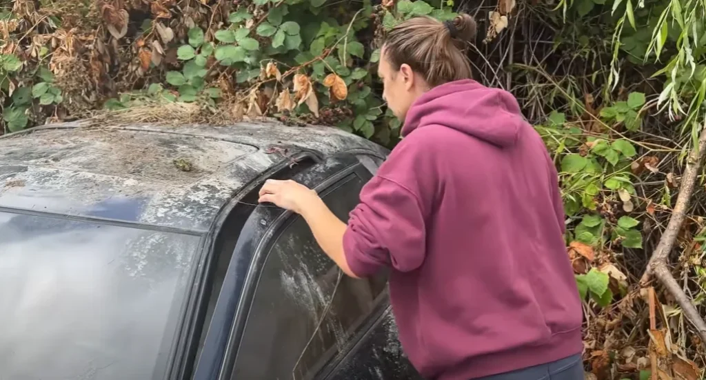 A Canadian YouTuber buys a stolen, abandoned Lexus SC400 with a 1UZ-FE V8 engine for $1,000 - it starts perfectly, then begins shifting gears by itself