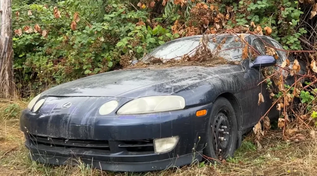 A Canadian YouTuber buys a stolen, abandoned Lexus SC400 with a 1UZ-FE V8 engine for $1,000 - it starts perfectly, then begins shifting gears by itself
