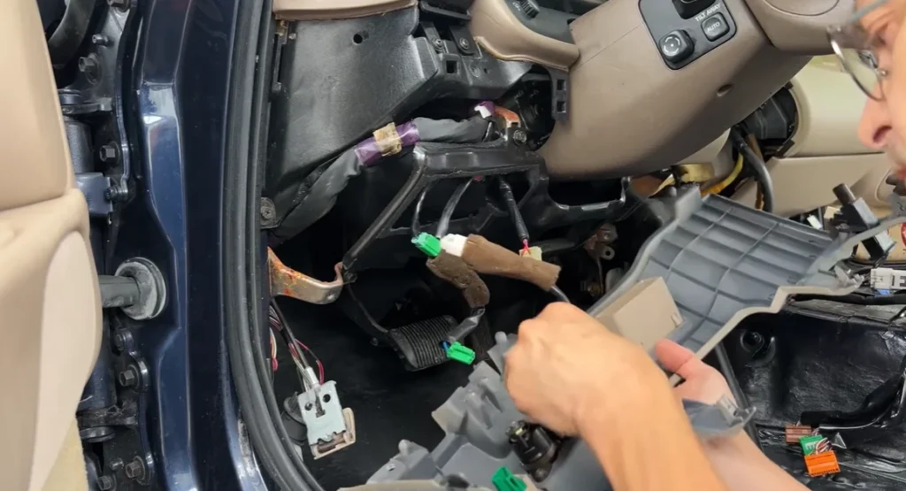 A Canadian YouTuber buys a stolen, abandoned Lexus SC400 with a 1UZ-FE V8 engine for $1,000 - it starts perfectly, then begins shifting gears by itself
