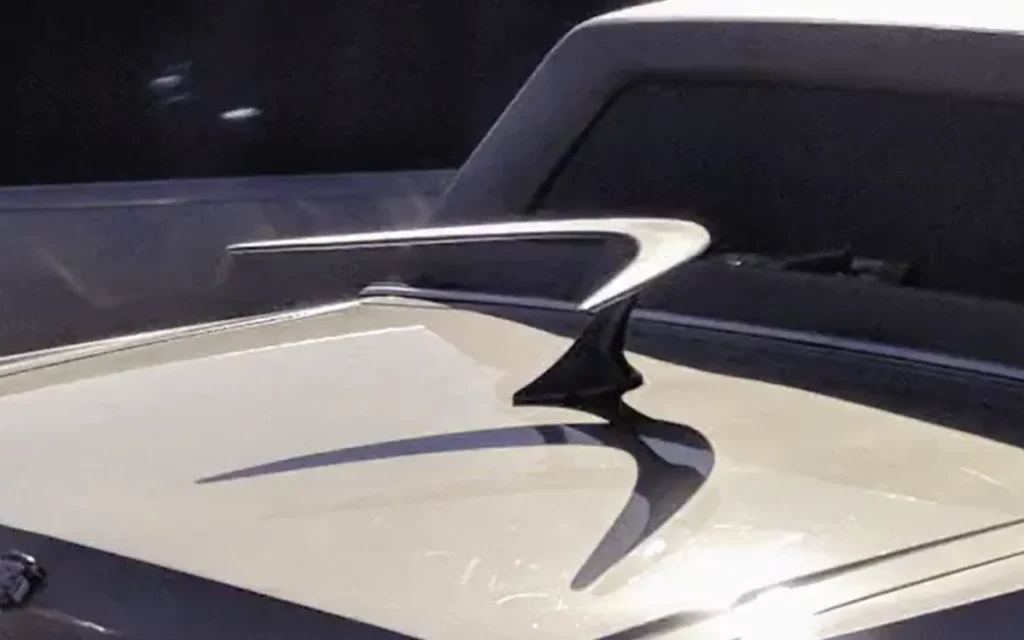 That weird boomerang on the back of old limos wasn’t just for show - the truth behind it comes straight from a bygone luxury era