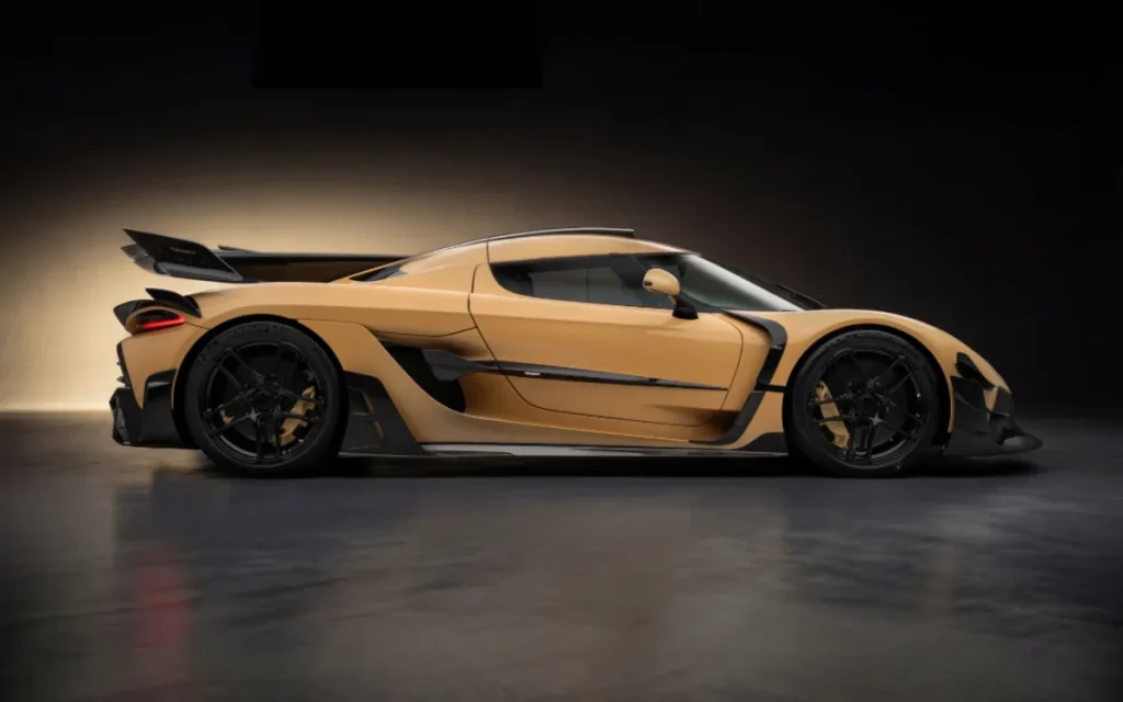 Mansory has given the Koenigsegg Jesko a carbon-fiber makeover, and it manages to make the already beautiful supercar into something a whole lot bolder