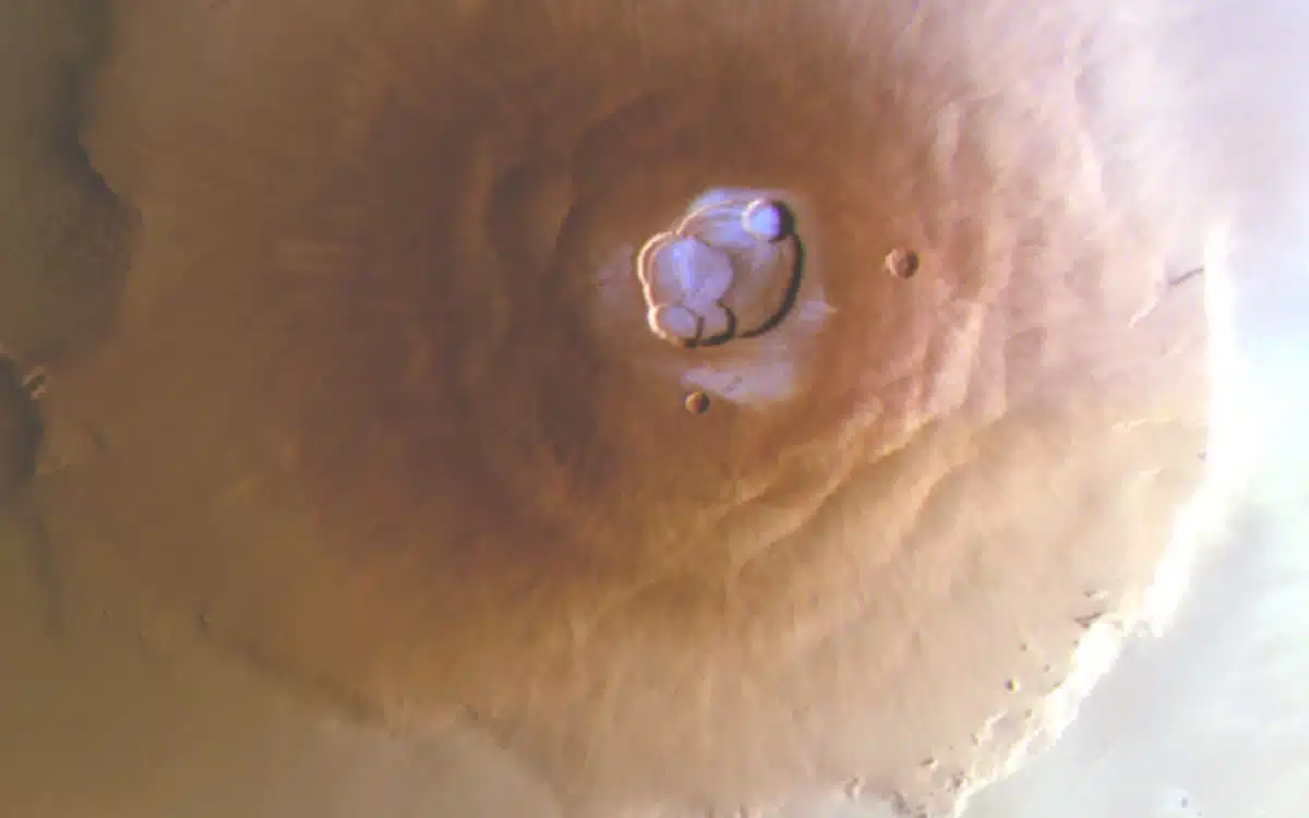 New Mars images reveal something that has never be seen before on the Red Planet