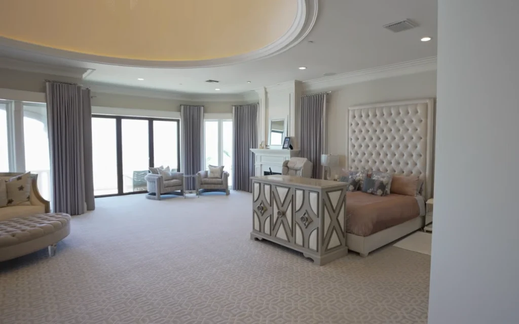 A $30M Florida mansion is making waves after real estate content creator Ben Mallah gave viewers a look inside one of the most over-the-top beachfront homes imaginable.