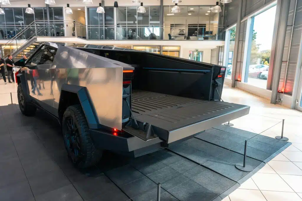 Tesla sends letter to Cybertruck owners with a proposal for them, but it may not meet their expectations