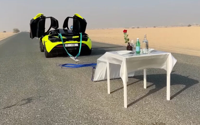 McLaren 720S attempting the tablecloth trick
