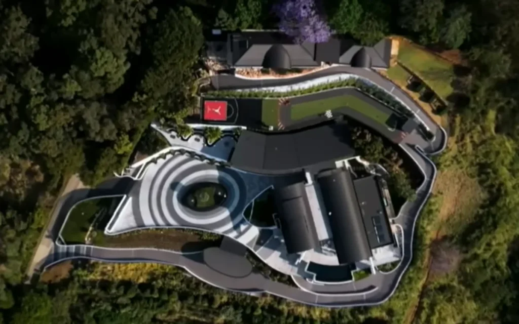 A stunning mega mansion on the Gold Coast that has been dubbed one of the ‘most ambitious homes ever built in Australia’ has gone on the market.