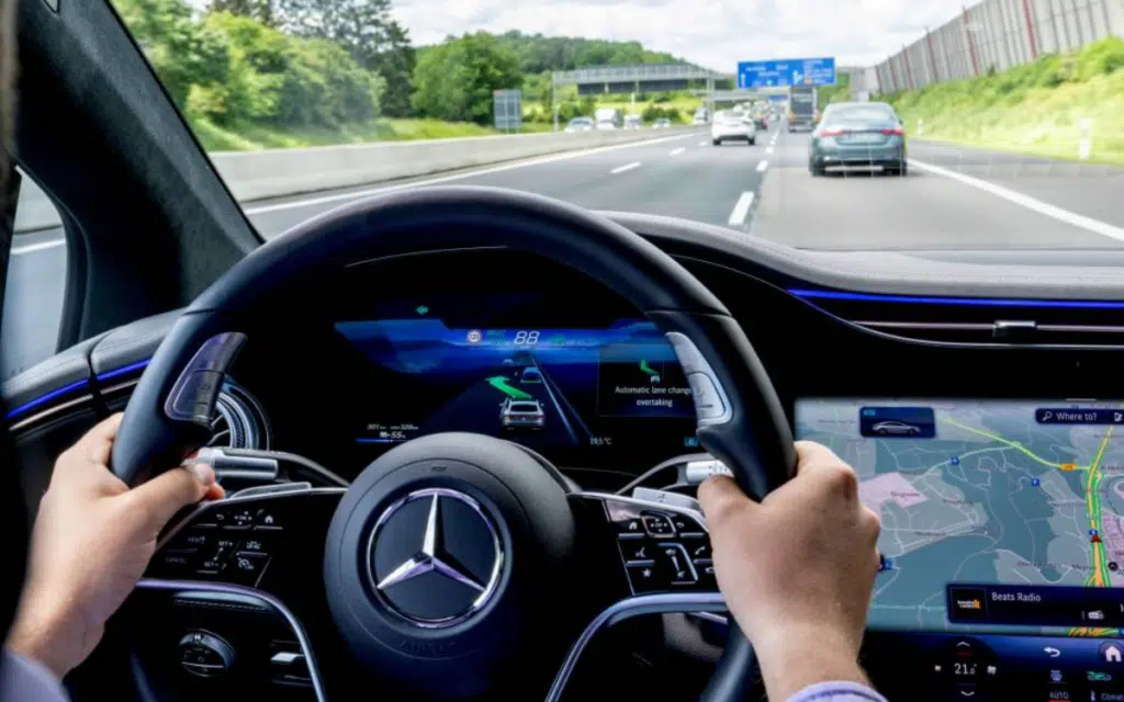 The Mercedes S580 is so smart, it knows which lane you're going to next